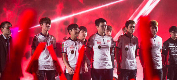 相较之下 相较之下